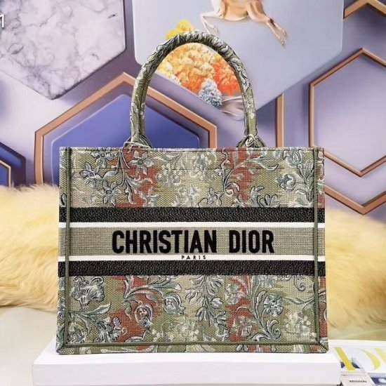 Christian Dior 103391 g1 - Haga un click en la imagen para cerrar