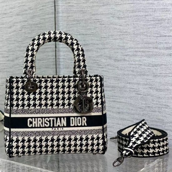 Christian Dior 103382 g1 - Haga un click en la imagen para cerrar