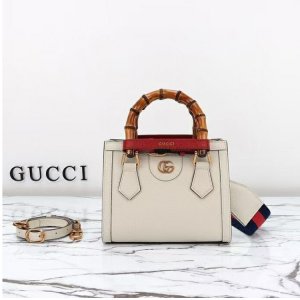 GUCCI 702732 g4