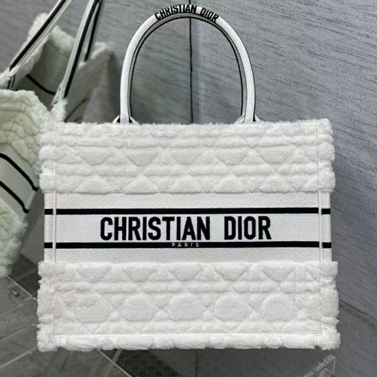 Christian Dior 103395 g1 - Haga un click en la imagen para cerrar